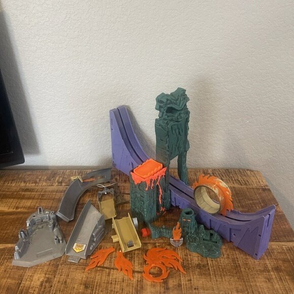 2003 Hot Wheels Tiki Torcher Replacement PARTS Buildings, Tracks Parts Only - Picture 2 of 8